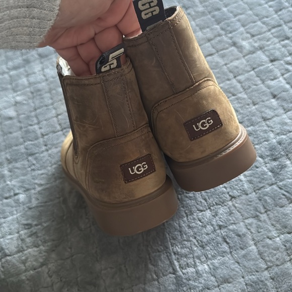 Ugg - Picture 3 of 7
